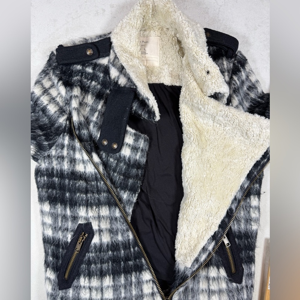 Free People Wool Blend Mohair Boho Shaggy Sherpa Bomber Cream Faux Fur Jacket - Picture 10 of 14